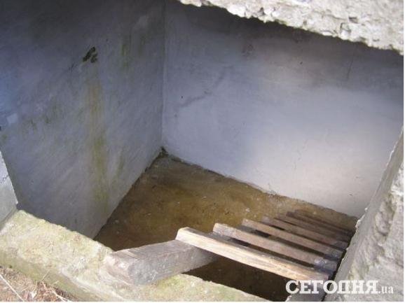 Кузьму поховають у новому склепі, який викупив його батько. ФОТО