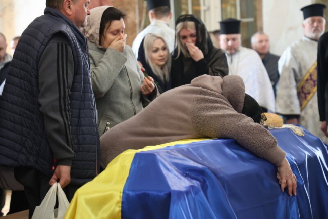 Загинув на Сумщині: у Луцьку попрощалися з воїном Артемом Зубком. ФОТО