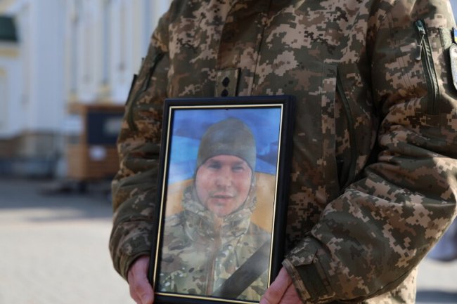 Загинув на Сумщині: у Луцьку попрощалися з воїном Артемом Зубком. ФОТО