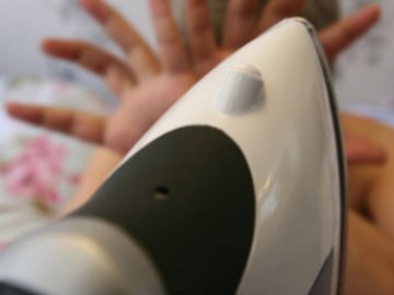 Колишні правоохоронці катували людей розпеченою праскою