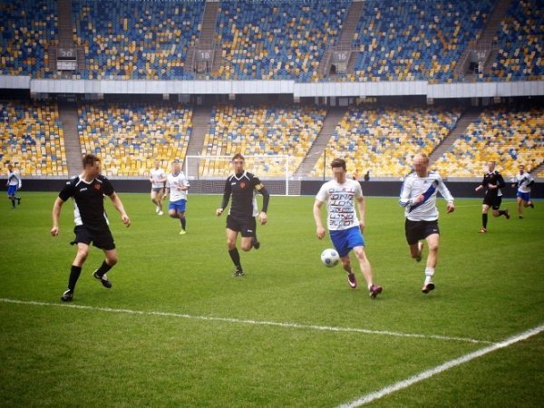 Матч єдності: ультрас зіграли заради України. ФОТО. ВІДЕО