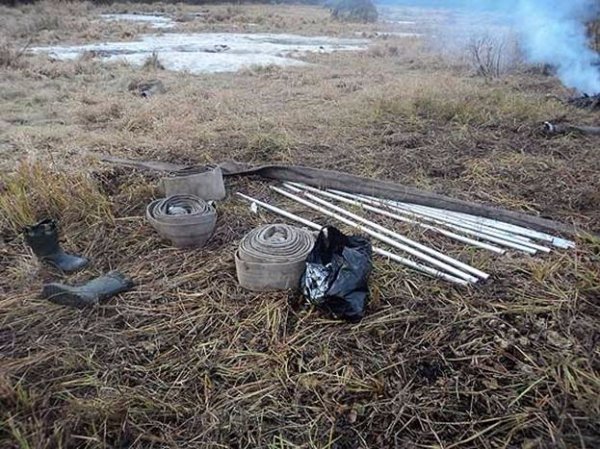 На Волині спіймали шукачів бурштину з мотопомпою