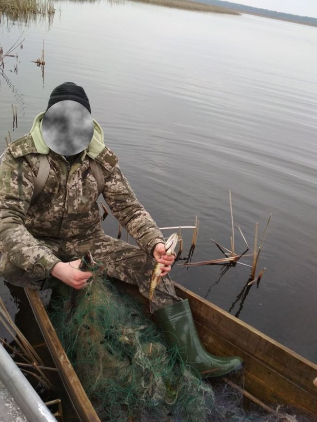 На території волинського заказника браконьєри ловили сіткою щук. ФОТО