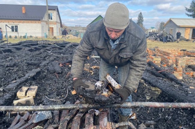 «Будемо помаленьку відбудовувати», – священник згорілого на Волині храму Різдва Пресвятої Богородиці
