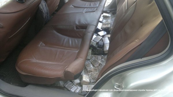 У пунктах пропуску прикордонники Луцького загону вилучили сигарет на 800 тисяч гривень