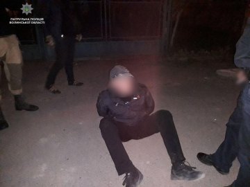 Копи затримали на місці злочину: з палати волинського тубдиспансеру намагались вкрасти ноутбук