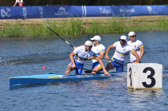 Українські каноїсти стали чемпіонами світу та відмовилися фотографуватися з росіянами. ФОТО