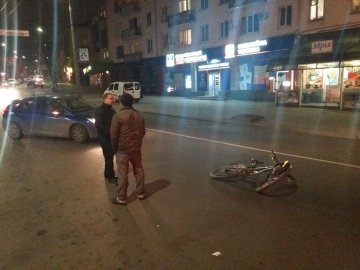 У центрі Луцька збили велосипедиста. ФОТО. ОНОВЛЕНО