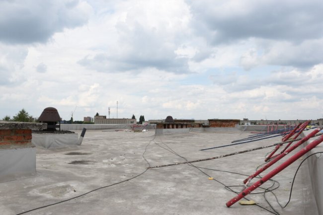 Ремонт фасаду, покрівлі та заміна вікон: у Луцьку комплексно термомодернізують школу. ФОТО