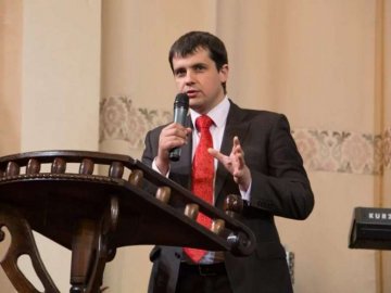 Допомагав утікати за кордон: на Волині оштрафували директора благодійного фонду