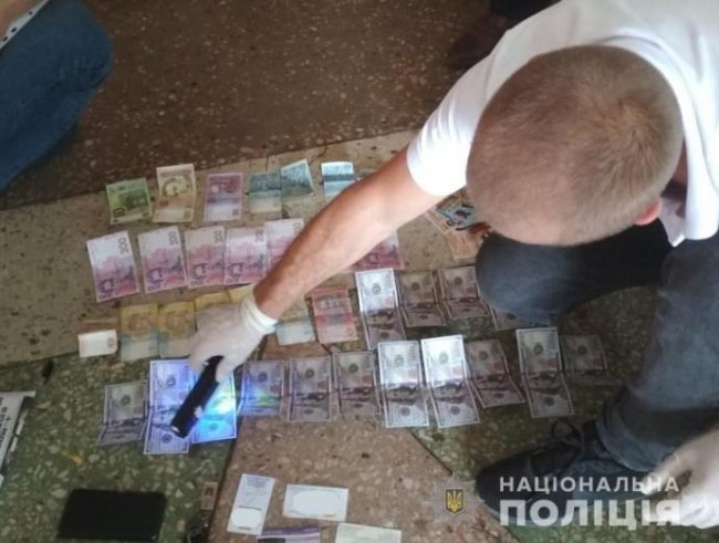 Голова волинської ОТГ «погорів» на хабарі: посадовець вимагав 1500 доларів. ФОТО