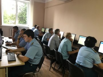 Керівний склад Волинської митниці здає психологічні тести