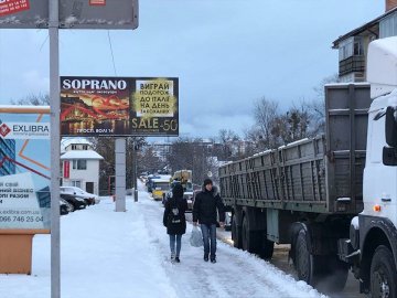 На луцькій вулиці – величезна «тягучка». ФОТО