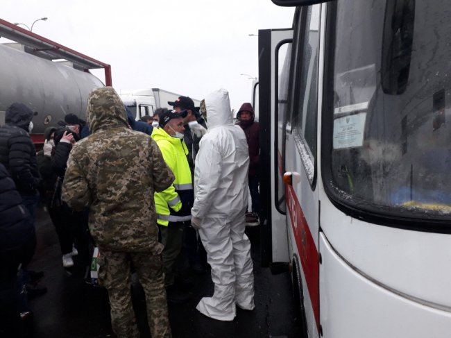 Ситуація у пункті пропуску «Дорогуськ-Ягодин»: за добу перевезли 320 людей