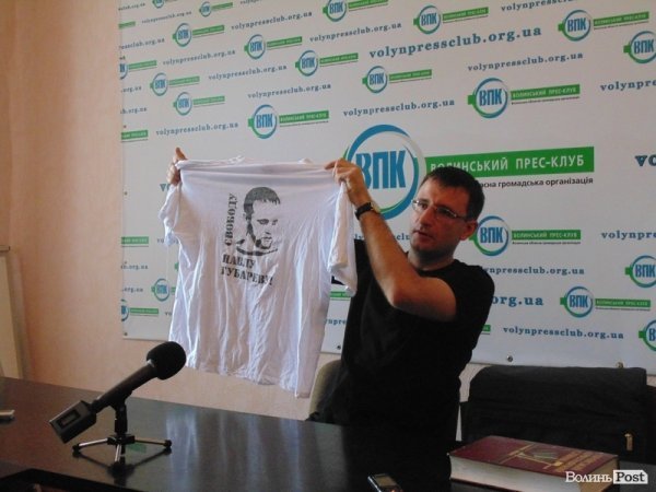 Сепаратисти били полоненого волинського журналіста українським словником по голові 