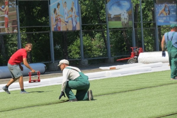На стадіоні в Луцьку буде штучна трава. ФОТО