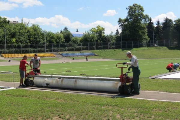 На стадіоні в Луцьку буде штучна трава. ФОТО