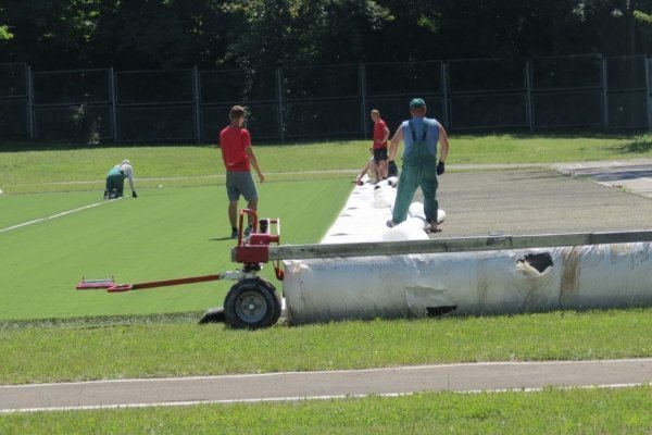 На стадіоні в Луцьку буде штучна трава. ФОТО