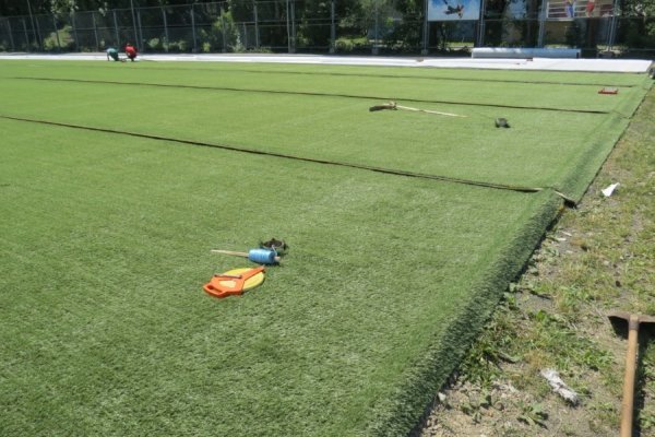 На стадіоні в Луцьку буде штучна трава. ФОТО