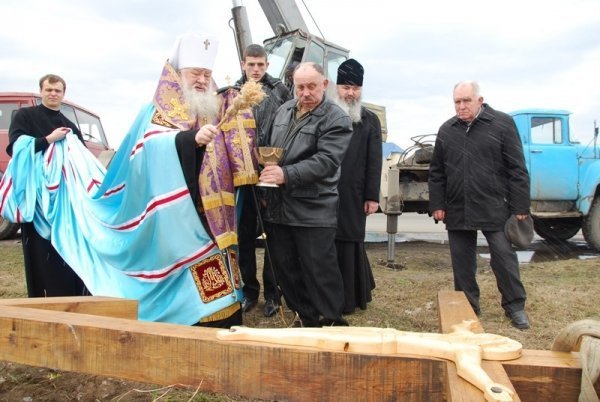 Луцьк оточать хрестами. ФОТО