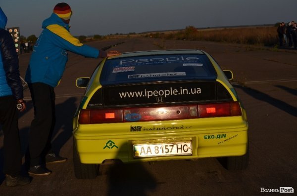 Під Луцьком відбувся чемпіонат з дрег-рейсингу. ФОТО