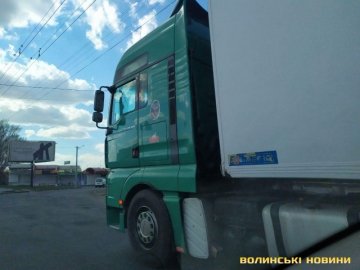 У Луцьку не розминулися вантажівка і легковик 