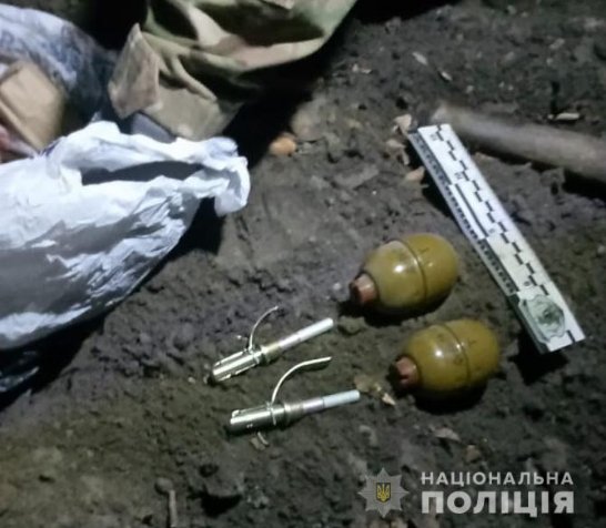 У Луцьку знайшли таємний сховок у землі, де чоловік зберігав гранати і патрони. ФОТО. ВІДЕО