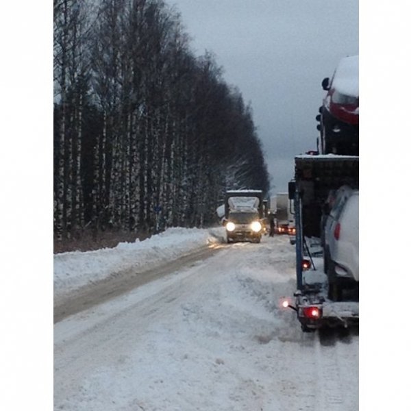 У Росії в величезних заторах мерзнуть та голодують люди. ФОТО