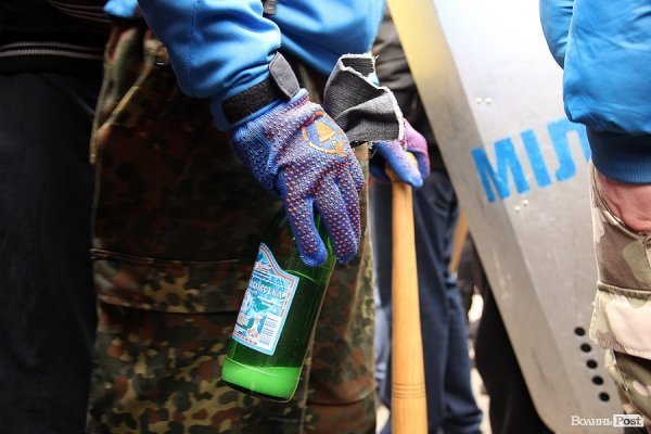 Як у Луцьку «викурювали» міліцію. ФОТО