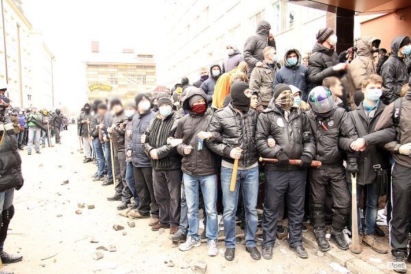 Як у Луцьку «викурювали» міліцію. ФОТО