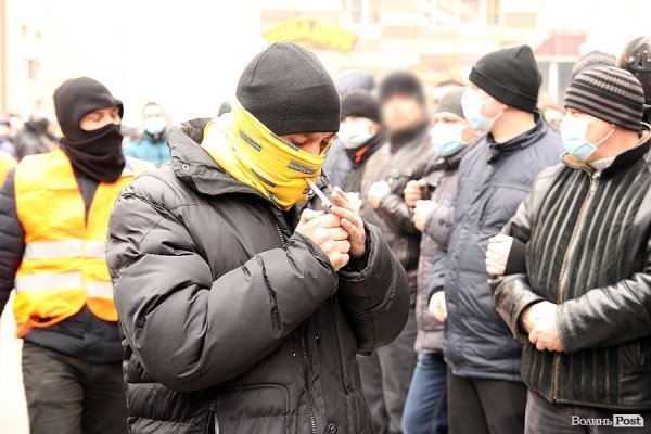 Як у Луцьку «викурювали» міліцію. ФОТО