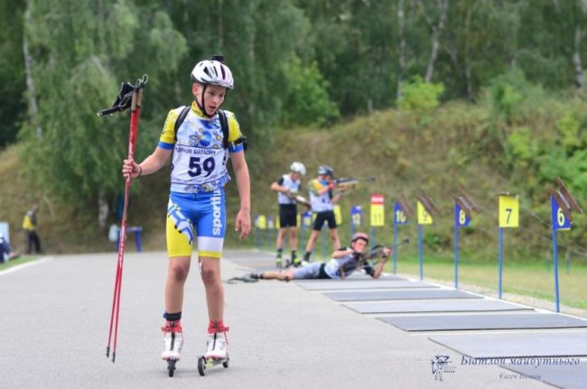 Брат і сестра з Луцька привезли медалі з чемпіонату України з літнього біатлону. ФОТО