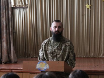 Білорус, який воює в АТО, зустрівся з волинськими школярами