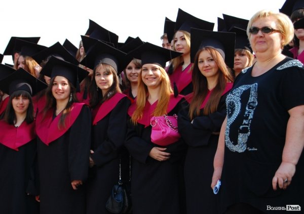У Волинському національному університеті вітали магістрів