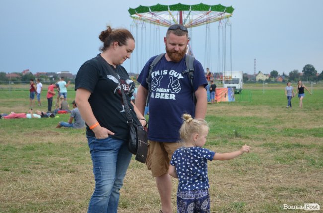 Не молоддю єдиною: як на «Бандерштаті» відпочивають «поважні» фестивальники. ФОТО 