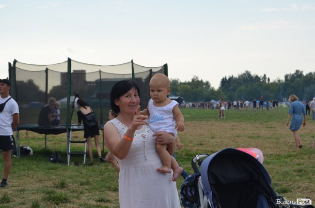 Не молоддю єдиною: як на «Бандерштаті» відпочивають «поважні» фестивальники. ФОТО 