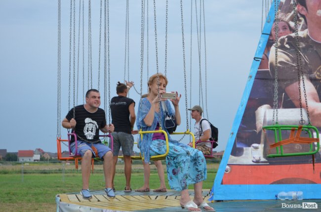 Не молоддю єдиною: як на «Бандерштаті» відпочивають «поважні» фестивальники. ФОТО 