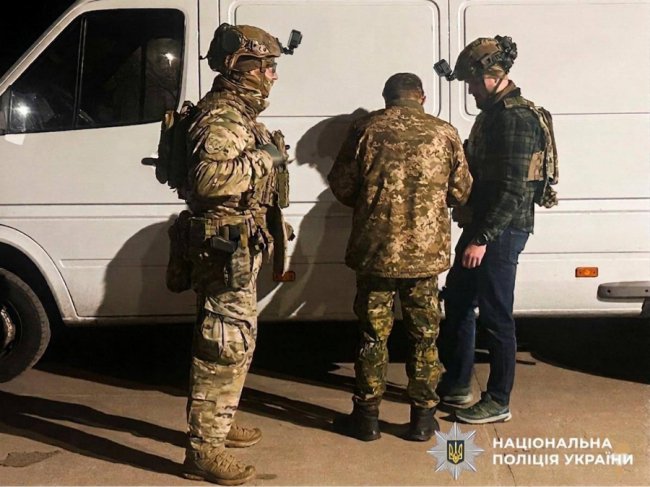 У Рівному чоловік погрожував підірвати дві гранати: з ним понад три години проводили перемовини