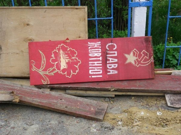 Як лучани прибирають місто до Великодня. ФОТО