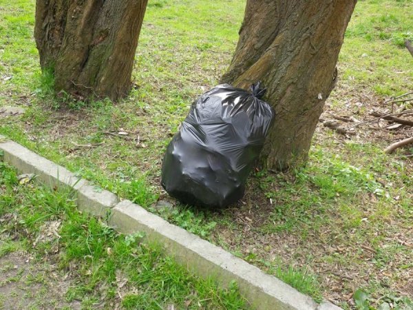 Як лучани прибирають місто до Великодня. ФОТО