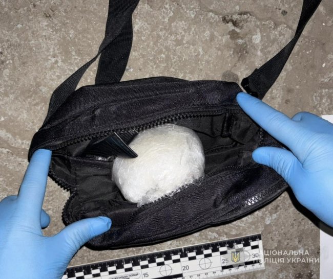 Спіймали «на гарячому» 26-річного лучанина, який торгував наркотиками