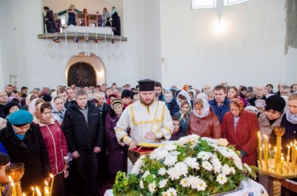 У Нововолинському храмі відбулась перша Літургія. ФОТО