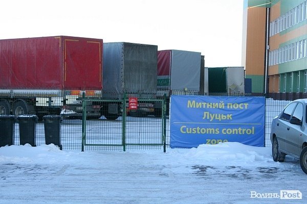 Митники тиснуть на підприємства нардепів, які не голосували руками?