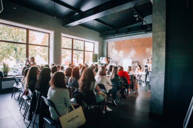 Як розкрутити Іnstagram і «напиляти» на відпочинок на островах: у Луцьку – масштабний захід для майстрів манікюру*