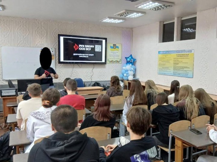 Луцьким старшокласникам розповіли про національний спротив та рух опору. ФОТО