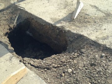 На трасі Луцьк–Рівне маршрутка провалилася в землю