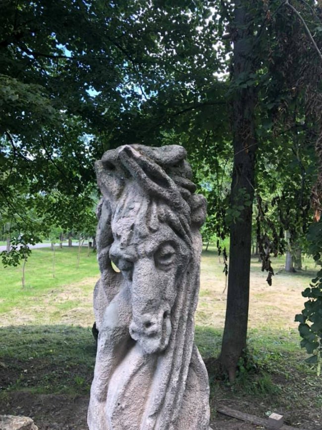 У луцькому парку підсвітять скульптури Миколи Голованя 