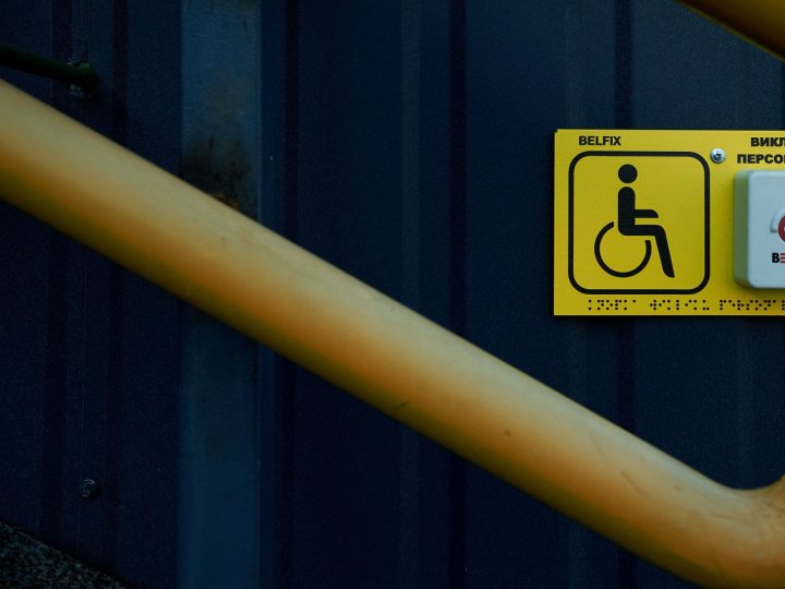 У Луцьку затвердили перший безбар’єрний маршрут, який ще належить дооблаштувати