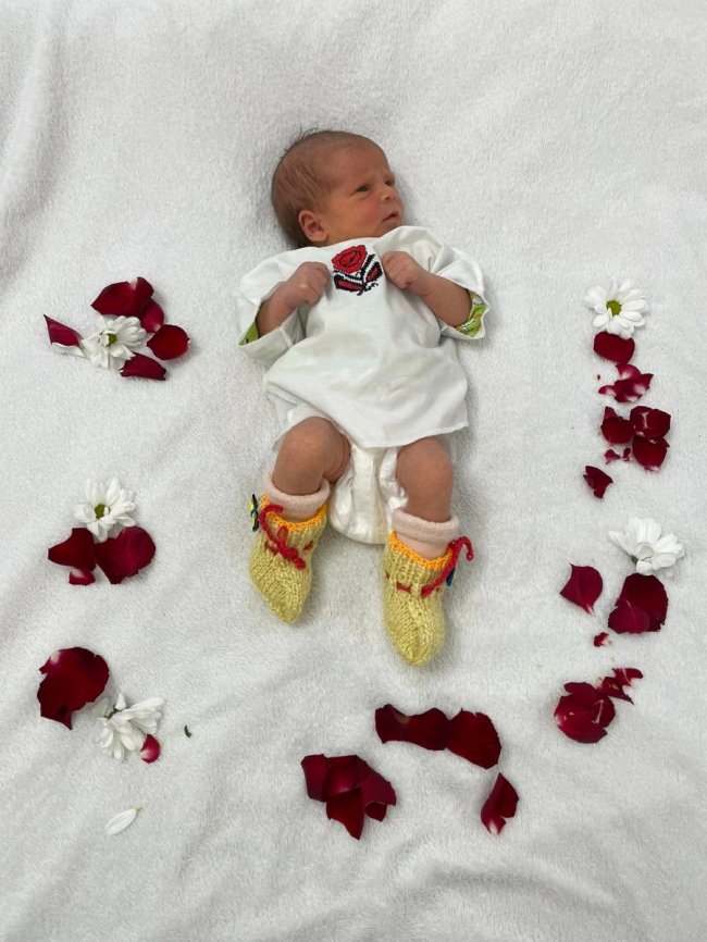 У пологовому на Волині немовлят одягнули у перші в їхньому житті вишиванки. ФОТО