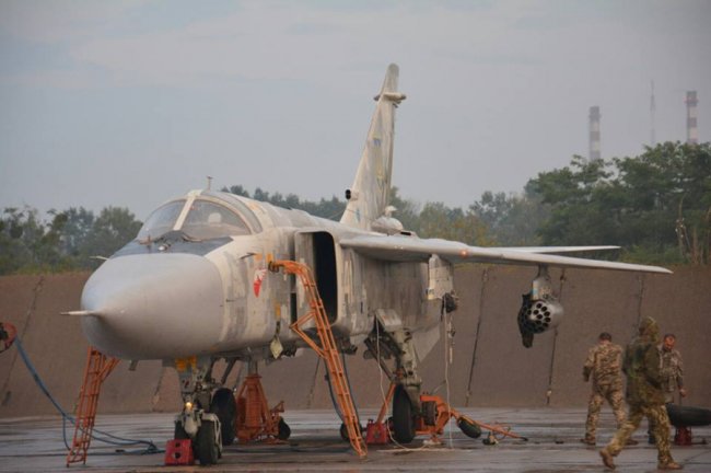 Військові розповіли про навчання авіації на Волині